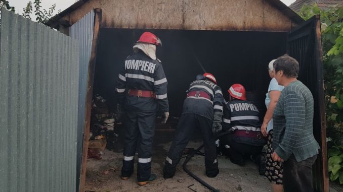 Incendiu de garaj la Mihail Kogălniceanu. FOTO ISU Delta