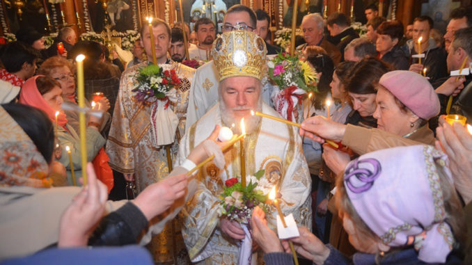 PS Visarion, Episcopul Tulcii, la slujba de Înviere. FOTO Episcopia Tulcii