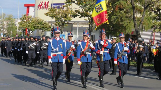 Paradă militară în municipiul Tulcea. FOTO CJ Tulcea