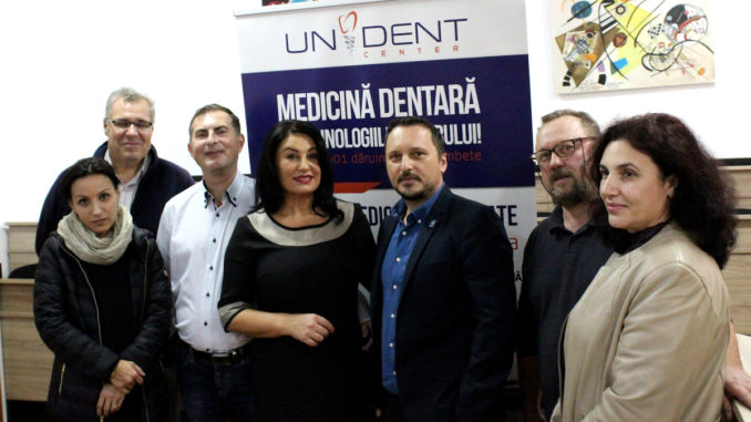 Dr. Petronela Luca, în mijlocul elevilor de la CTHC. FOTO CTHC Dr. Petronela Luca, în mijlocul elevilor de la CTHC. FOTO CTHC
