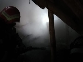 Incendiu în podul unei case din Slava Cercheză. FOTO ISU Delta