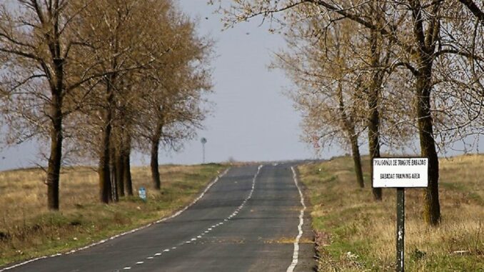 Circulație restricționată pe DJ 222, în zona poligonului Babadag. FOTO CJ Tulcea