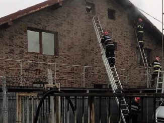 Intervenția promptă a pompierilor tulceni a salvat o casă din Tulcea. FOTO ISU Tulcea