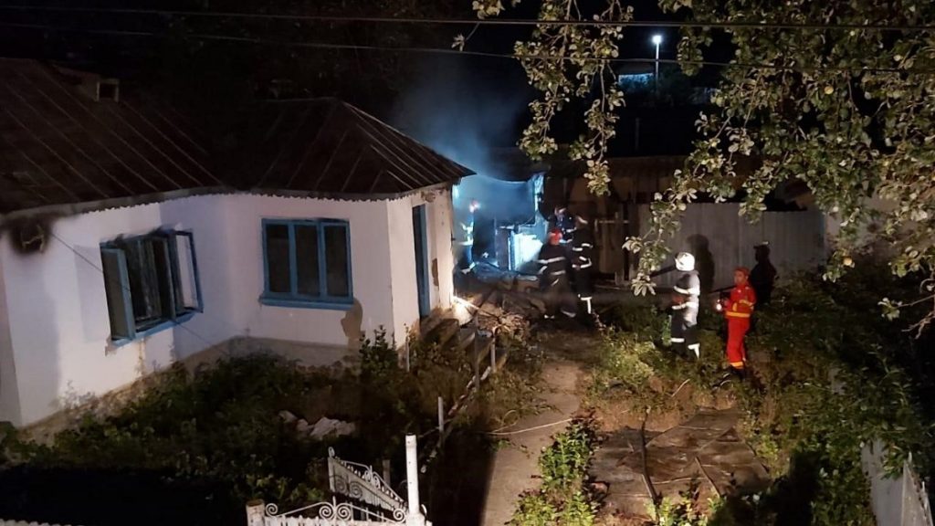 Incendiu la o locuința în Slava Rusă. FOTO ISU „Delta” Tulcea