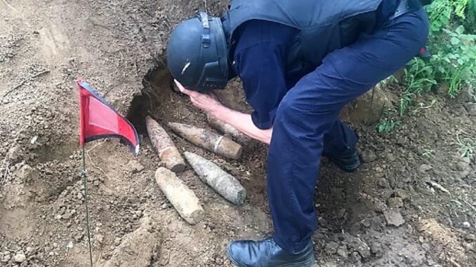 Muniție de război, descoperită într-o gospodărie din Niculițel. FOTO ISU Delta