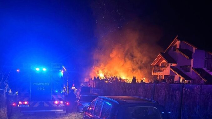 Incendiu în Tulcea. FOTO ISU Delta Tulcea